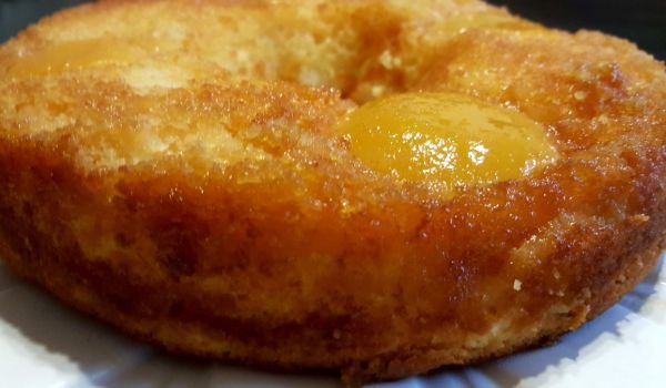 Оризов сладкиш с карамел и праскови