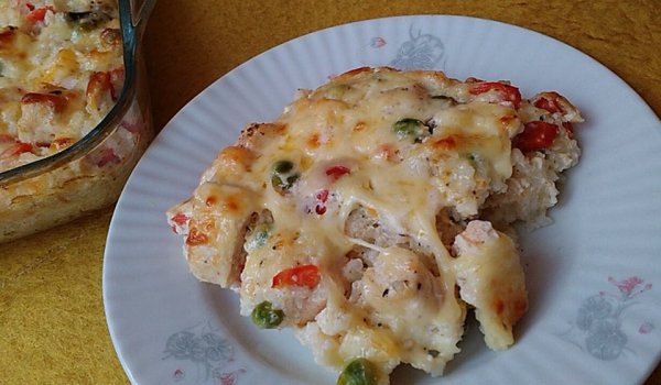 Оризова запеканка с пилешки гърди, гъби и чушки