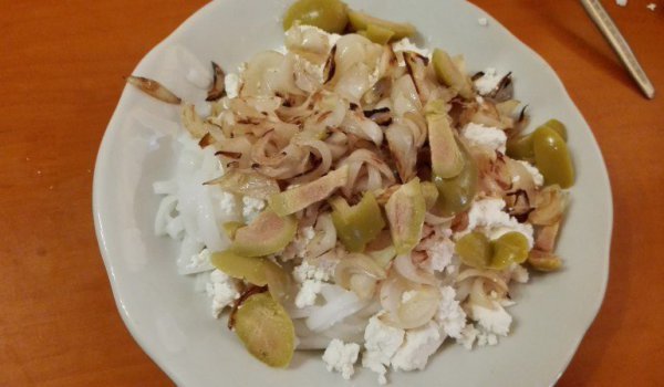 Оризови спагети с маслини