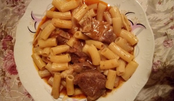 Овче с макарони за сватби и погребения