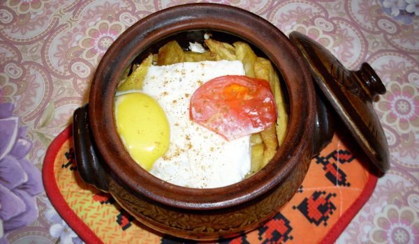 Овче сирене в гювече