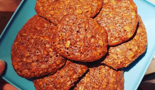 Овесени бисквитки с орехи и канела
