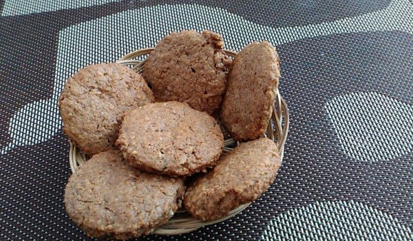 Овесени бисквитки с орехи и мед