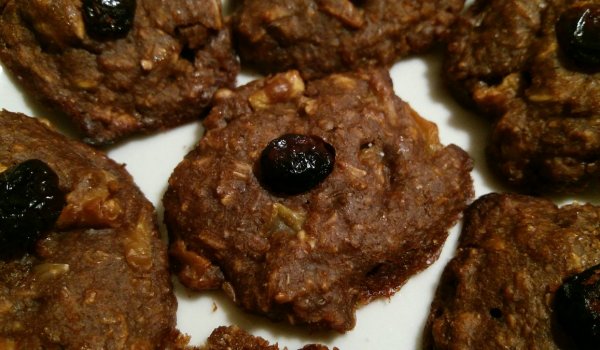 Овесени сладки с ябълки и стафиди