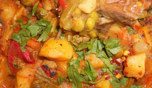 Овнешко гювеч със зарзават