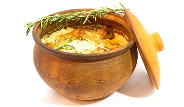 Овнешко задушено в сметанов сос