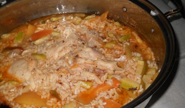 Паеля с пилешко месо и зеленчуци