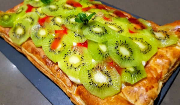 Пай с бутертесто, сладкарски крем и киви