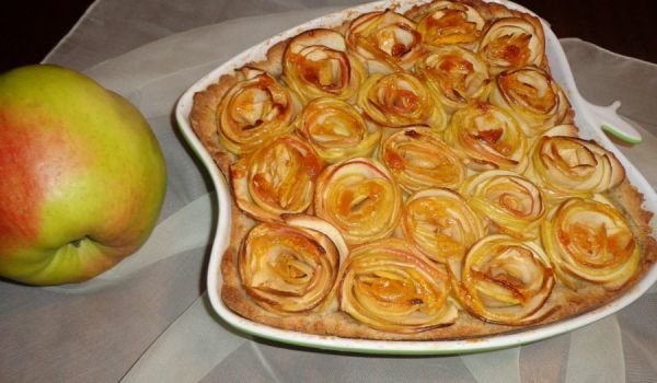 Пай с ябълкови рози