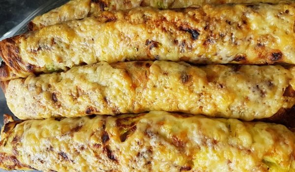 Палачинки от тиквички с плънка от пилешко месо със зеленчуци