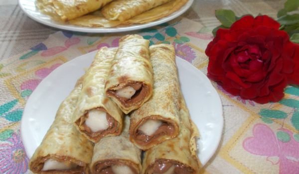 Палачинки с течен шоколад и круши