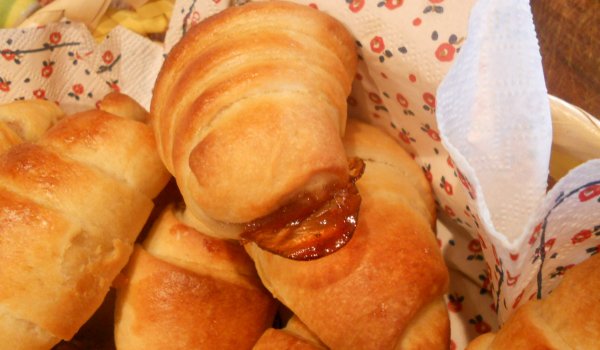 Памук кифлички със сладко от сини сливи