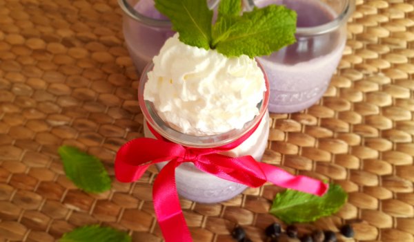 Панакота с кокос и боровинки
