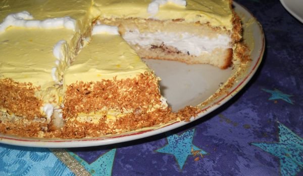 Пандишпанена торта Усмивка