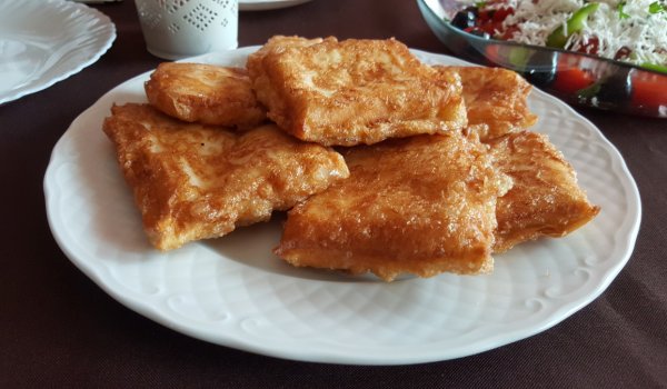 Паниран кашкавал в кори за баница