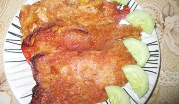 Панирани червени чушки с яйца и сирене