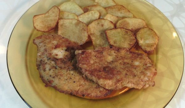 Панирани филенца с пържени картофки