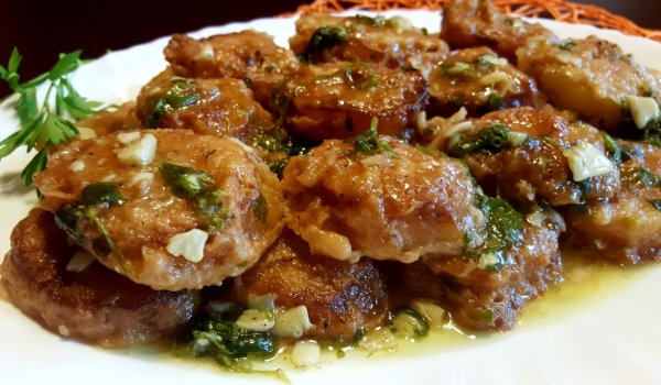 Панирани картофи в сос