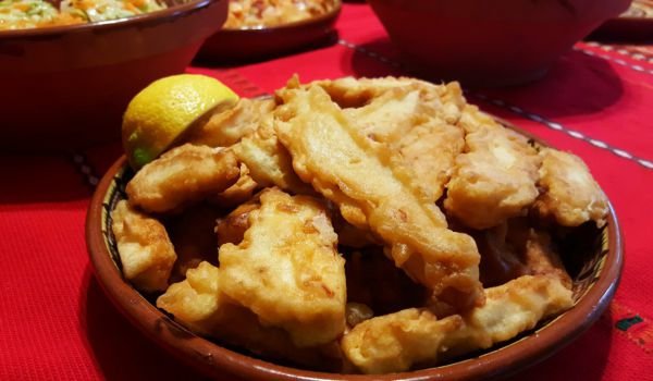 Панирани мариновани пилешки хапки