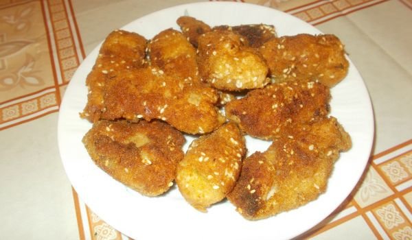 Панирани пилешки филенца със сусам