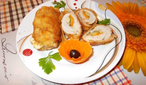 Панирани пилешки рулца с плънка