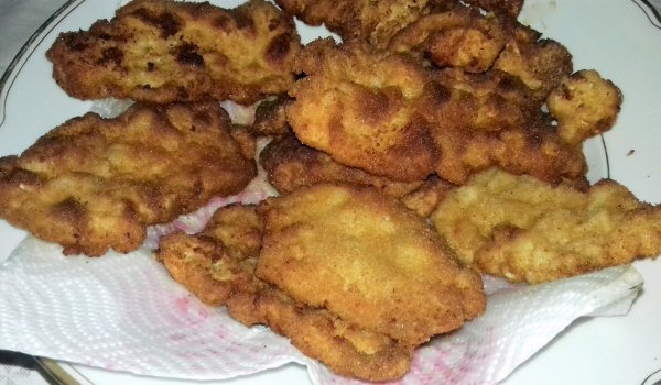 Панирани пилешки шницели