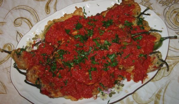 Панирани пиперки с доматен сос