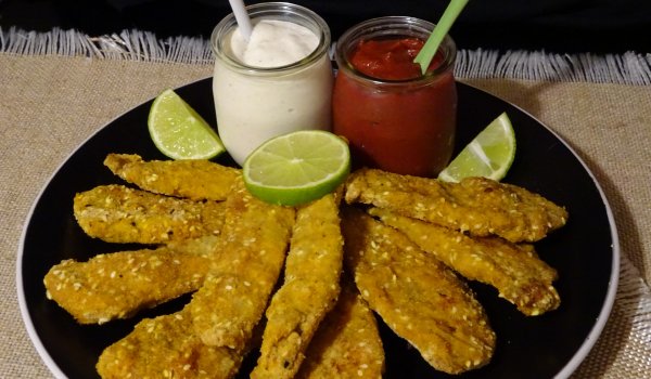Панирани пуешки филенца по тайландски с два вида сос