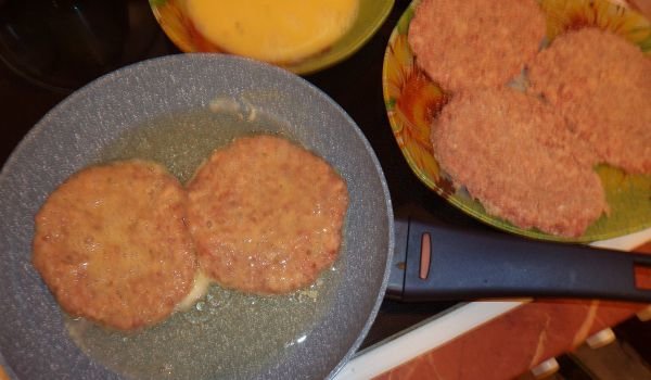 Панирани шницели от кайма