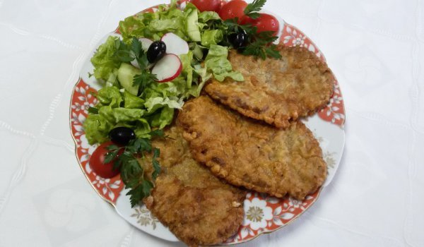 Панирани шницели