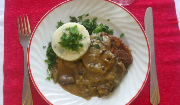 Панирани свински пържоли със сос от манатарки