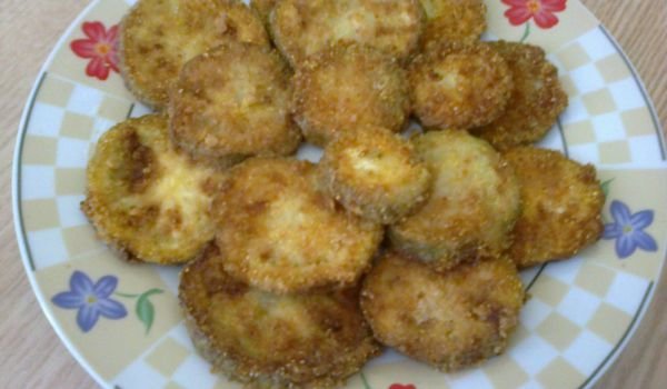 Панирани тиквички с царевичен грис