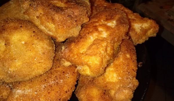 Панирано пилешко филе с чесън