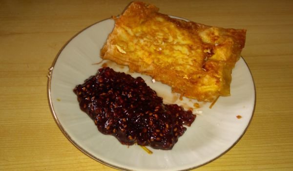 Панирано сирене в кори за баница