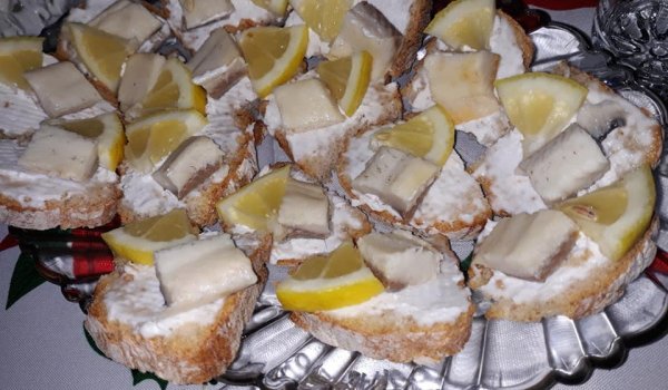 Парти хапки с лимонова майонеза и херинга