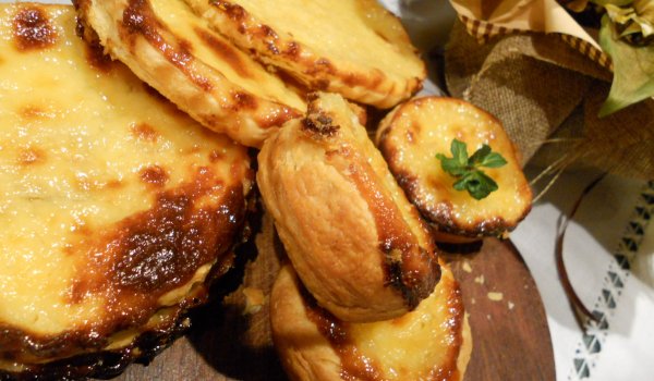 Паштейш да Ната (Portuguese Custard Tarts)