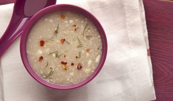 Пасирана супа от овесени ядки и сирене