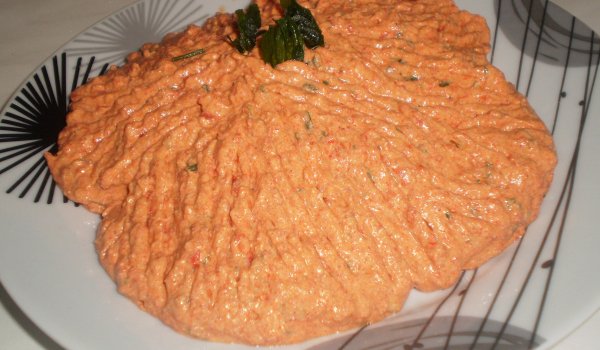 Пастет от извара и печени чушки