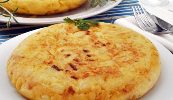 Пататник с картофи, сирене и лук