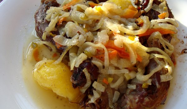 Патешки шийки с лук