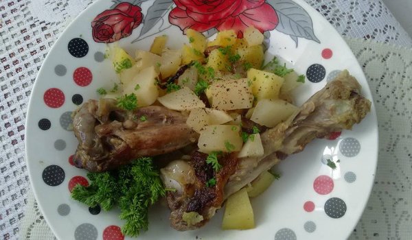 Патешко с ряпа в гювеч