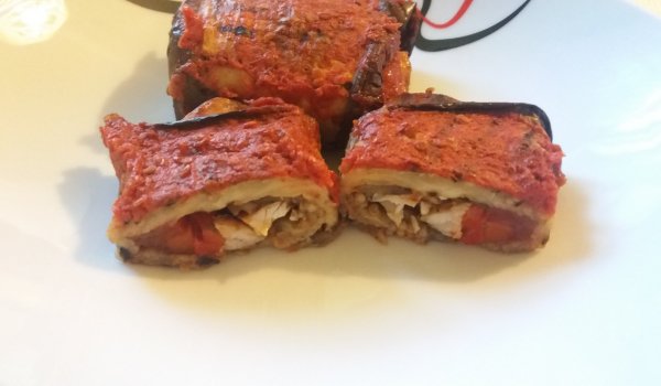 Патладжанени рулца с пилешко и чушки