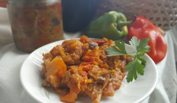 Патладжани и чушки в буркани за зимата