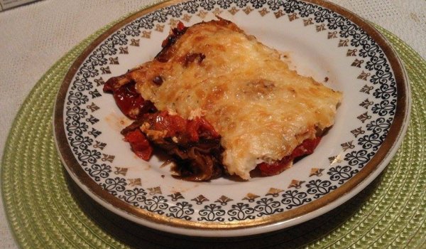 Патладжани с доматен сос и заливка на фурна