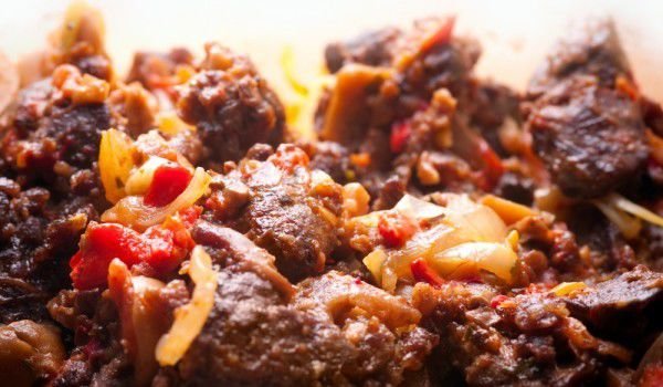 Печен черен дроб с доматен сос