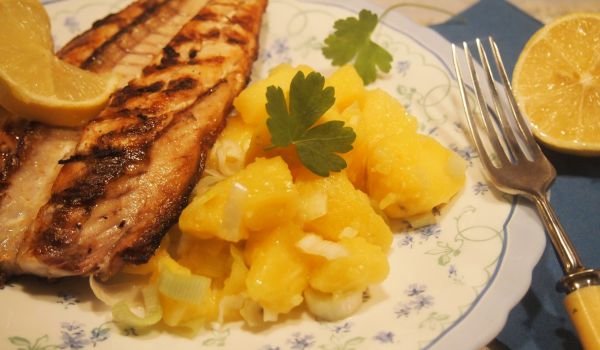 Печена скумрия с картофена салата