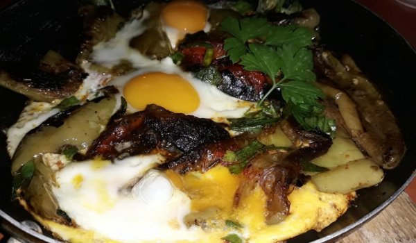 Печени Чушки с яйца и праз