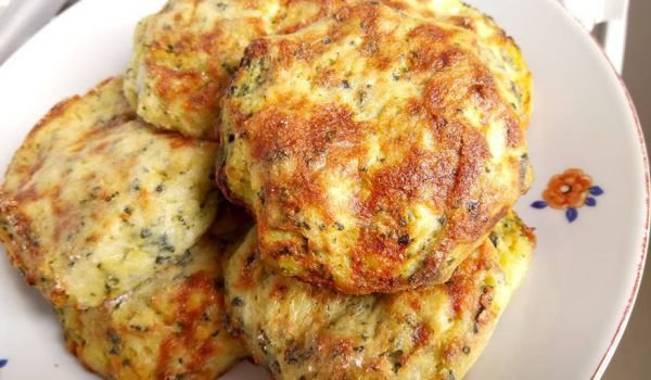 Печени кюфтета с картофи и коприва