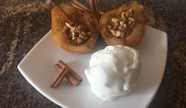 Печени круши с мед, орехи и канела