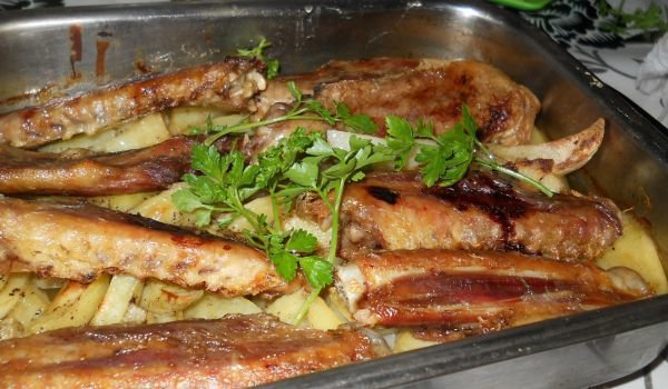 Печени патешки крила с картофи
